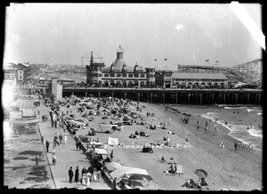 Beach in front of the Pleasure Pier in Santa Monica, ca.1925