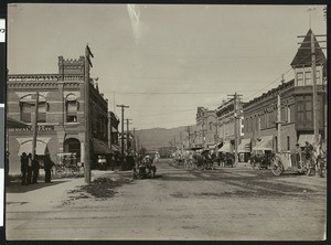 View down Main Street in Medford, Oregon