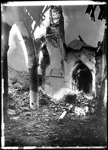 Interior of the ruins of the cathedral at Reims (Ypres?), ca.1915