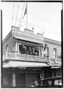 Two-story building in Ferguson Alley, part of Chinatown, Los Angeles, November 1933