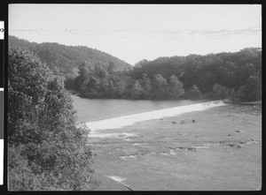 Dam on the Umpqua River in Roseburg, Oregon