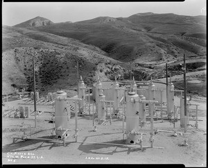 Standard Oil Company #8-1-P gas traps in Kettleman Hills, California, 1931