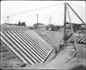 Construction of the Santa Monica concrete pier