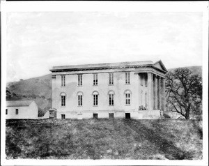 Unidentified building, possibly in Central or Northern California