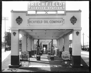 Richfield Service Station, ca.1920-1929