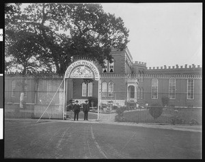 Entrance to the Oregon State Prison in Salem, Oregon