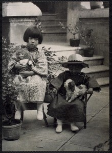 Eileen Chang with her younger brother，