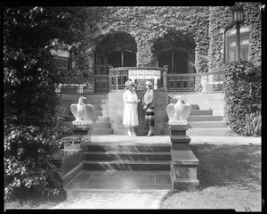 Estelle Doheny & Daysie May Anderson, Doheny Mansion, Los Angeles, Calif., ca. 1902-1920?