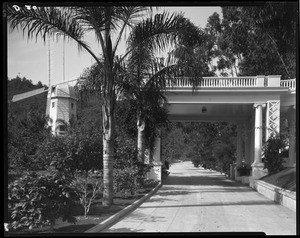 Driveway portico, Doheny Ranch, near Doheny Road, Beverly Hills, Calif., ca. 1915-1930s?