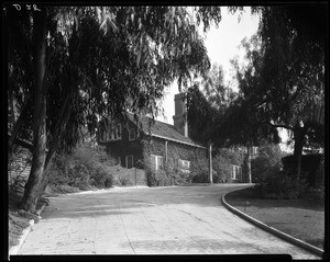 Driveway, Doheny Ranch, near Doheny Road, Beverly Hills, Calif., ca. 1915-1930s?