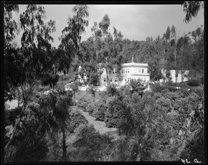 "White house", Doheny Ranch, near Doheny Road, Beverly Hills, Calif., ca. 1915-1930s?