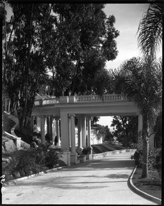 Driveway portico, Doheny Ranch, near Doheny Road, Beverly Hills, Calif., ca. 1915-1930s?