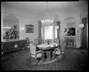 Dining room, Doheny Mansion, Chester Place, Los Angeles, Calif., 1933