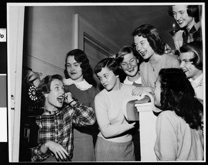 USC sorority women gathered around a telephone, 1949