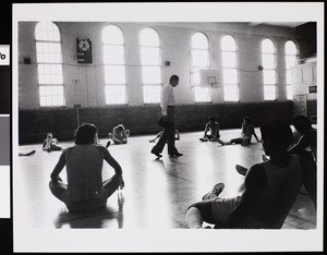 Coach Bob Boyd with the Trojan basketball team, ca. 1978