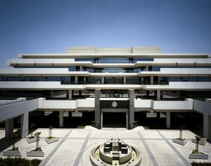 Kern County Administrative building, Bakersfield, Calif., 1992