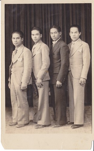 Filipino migrant workers at Fukui Photo Studio