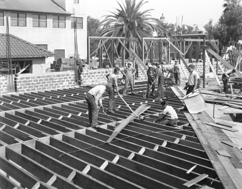 Students construct building on Sherman campus