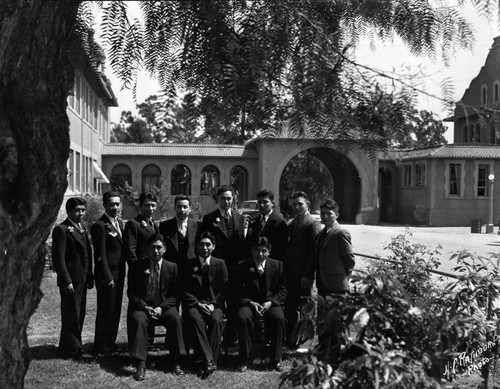 Group portrait of students on Sherman campus