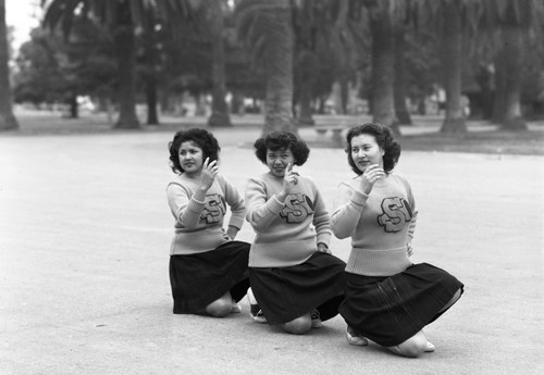 Sherman cheerleaders pose for photograph