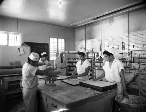 Students learn to bake