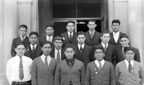 Group portrait of students on Sherman campus