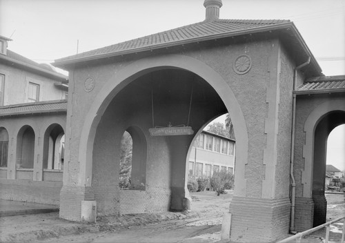 Driveway arch