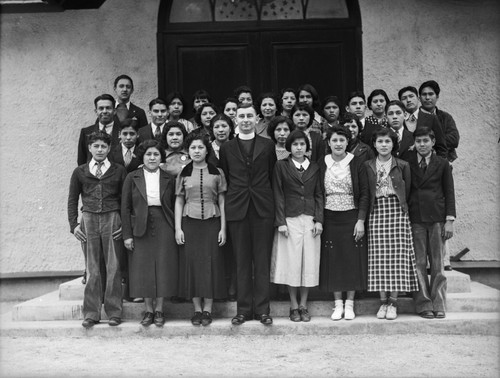 Group portrait of students and faculty