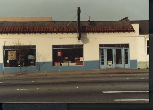 Lacey Auto Parts, Monterey Street, Salinas, California, LH Ph.1453, No negative, ©1985Ken Lynn