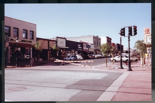 300 Block of Main Street, Salinas, California LH784 ©1980 Merle Pearson