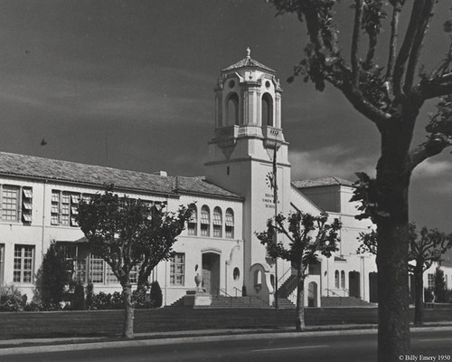 Salinas High School,Salinas, CA. Candidly! This Is Salinas. LH15 © 1940 Billy Emery