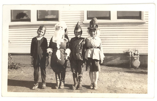 5. Four Children on the north side of Sacred Heart School, Salinas, California. Elkington Photo 5, ©1937 Anna Elkington