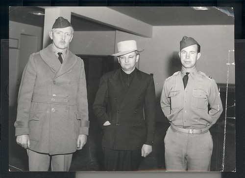 Mayor Leach, Center, LH759, ©Salinas Public Library