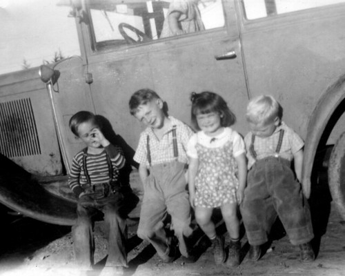 Wright Children, Towt Street, Salinas, California, 1930's; ©Salinas Public Library