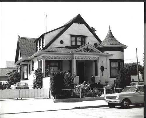 62 Capitol , Salinas, CA, LH#472 © 1980 Merle Pearson