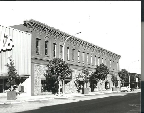 300 Main Street, Salinas, CA Ph.569 ©1979 Billy Emery