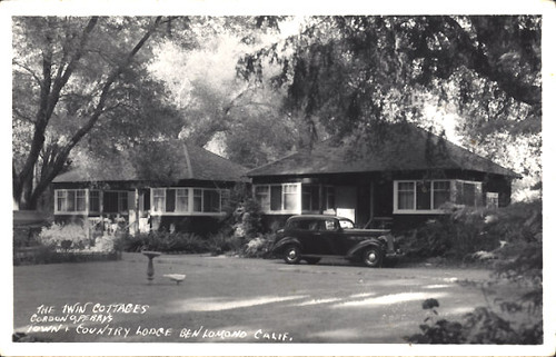 Twin Cottages, Town and Country Lodge