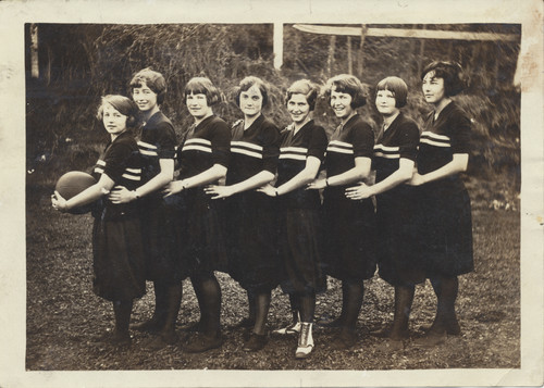 Gladys Cleaveland and her classmates at Santa Cruz High School