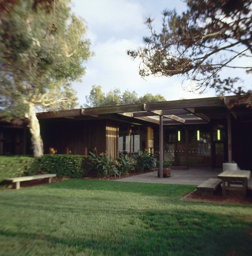 Scripps Institution of Oceanography: exterior: patio