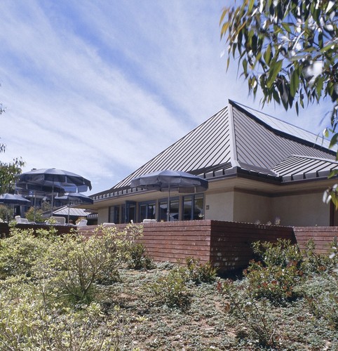 Ida and Cecil Green Faculty Club: exterior: partial view of roof and south patio