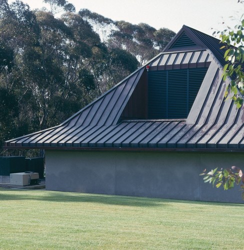 Ida and Cecil Green Faculty Club: exterior: partial view of roof from north