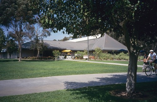 Ida and Cecil Green Faculty Club: exterior: partial view from south west