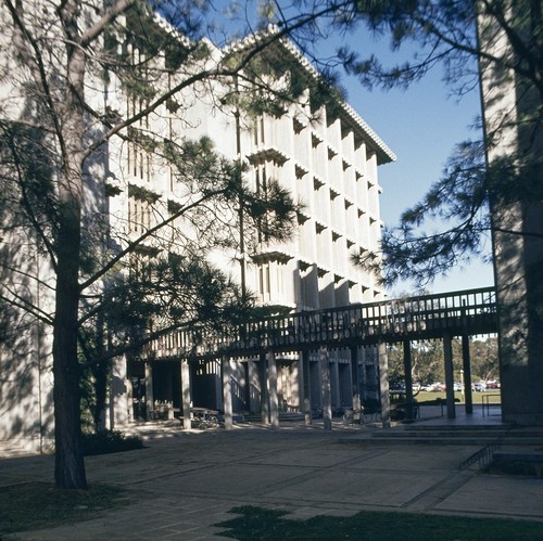 John Muir College: Electrophysics Research Building: exterior: view outward from courtyard