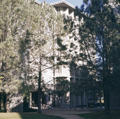 John Muir College: Electrophysics Research Building: exterior: view outward from courtyard