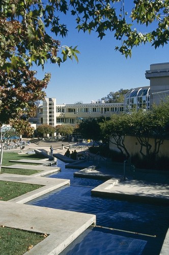 Price Center: view toward courtyard along fountain