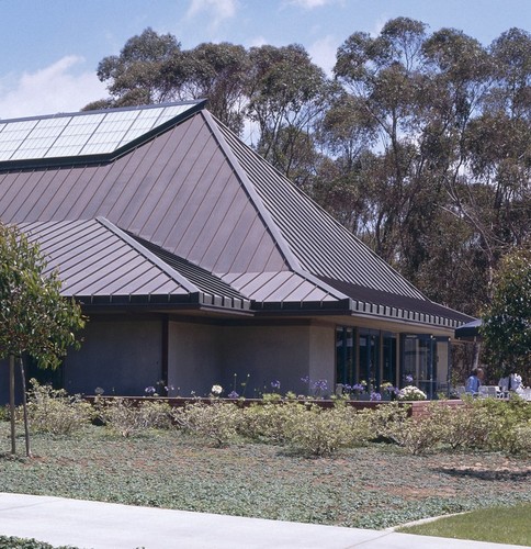 Ida and Cecil Green Faculty Club: exterior: partial view of roof and south patio