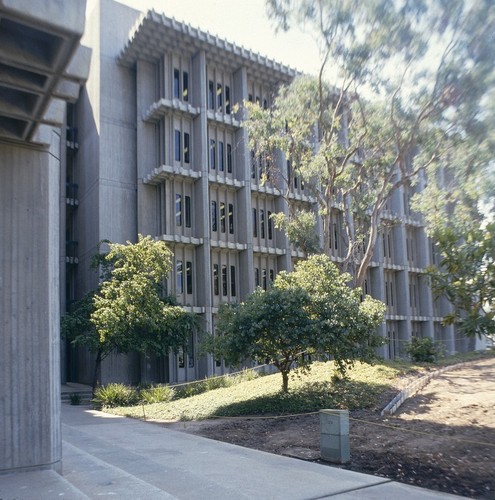 John Muir College: Electrophysics Research Building: exterior: partial view of east side