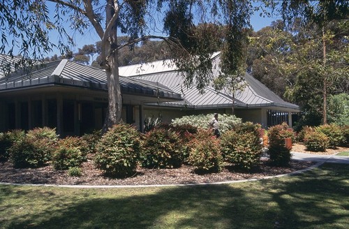 Ida and Cecil Green Faculty Club: exterior: partial view from south west