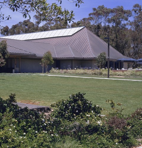 Ida and Cecil Green Faculty Club: exterior: partial view from south west