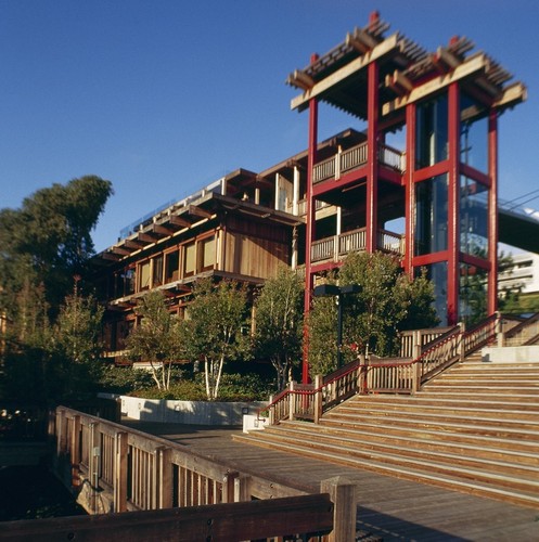 Scripps Institution of Oceanography: exterior: oblique view of west side